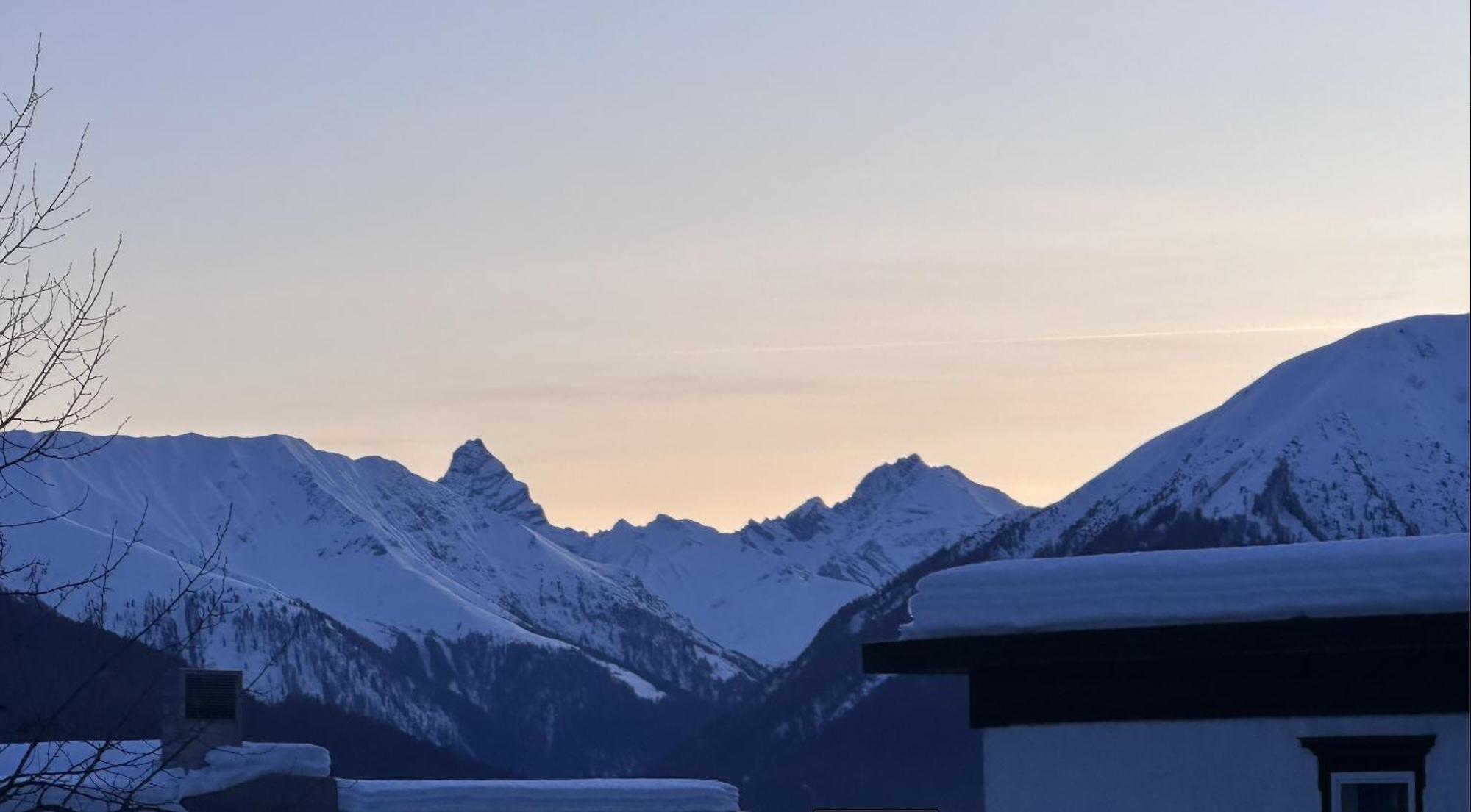 Piz Alpina Grosse, Moderne Mit Bergsicht *